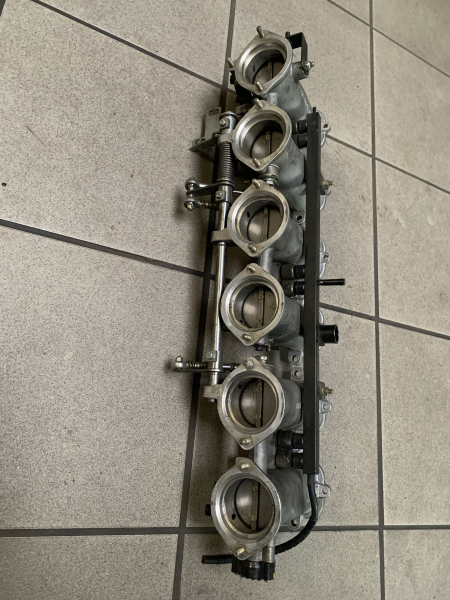 BMW M5 E34 intake plenum S38B38 Motor throttle bodies 50mm